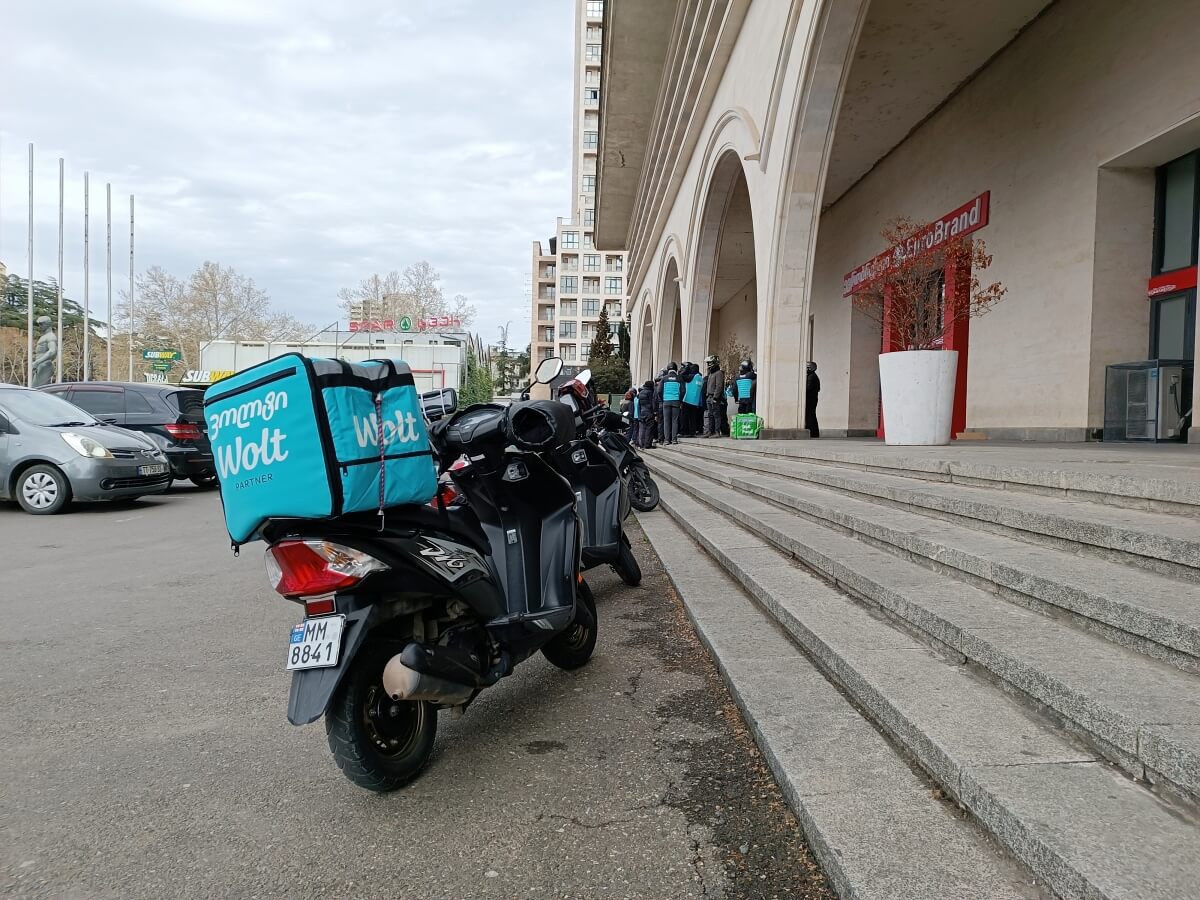 ვოლტის კურიერები  თბილისში უწყვეტ პროტესტს აანონსებენ. მათი აზრით, კომპანია მათ მოთხოვნებს არ ითვალისწინებს