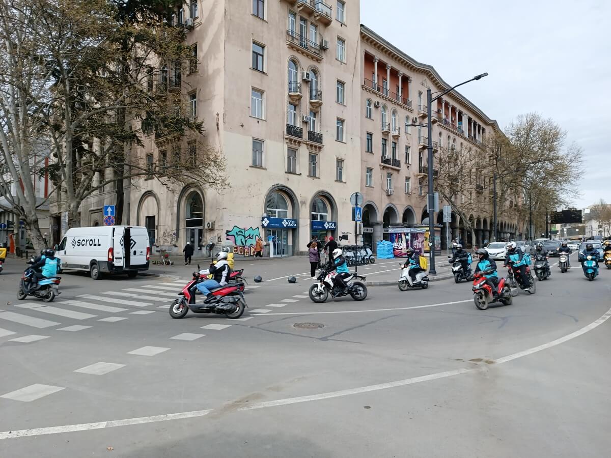 ვოლტის კურიერები  თბილისში უწყვეტ პროტესტს აანონსებენ. მათი აზრით, კომპანია მათ მოთხოვნებს არ ითვალისწინებს