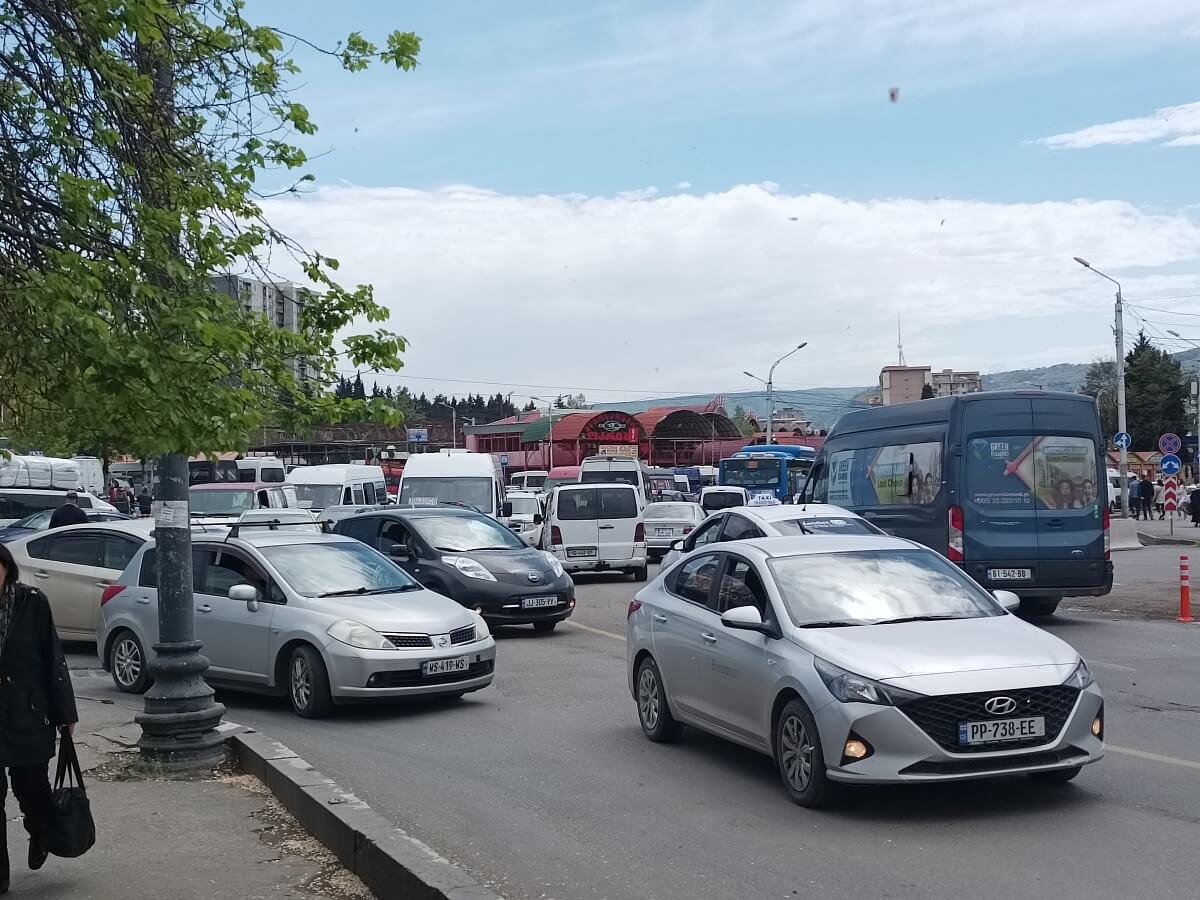 ფოტოფაქტი: წერეთლის გამზირის რეაბილიტაცია დაიწყო. დიდუბის ხიდზე ვითარება კრიტიკულია