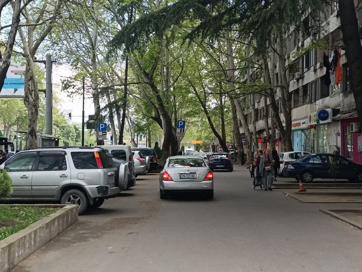 ფოტოფაქტი: წერეთლის გამზირის რეაბილიტაცია დაიწყო. დიდუბის ხიდზე ვითარება კრიტიკულია