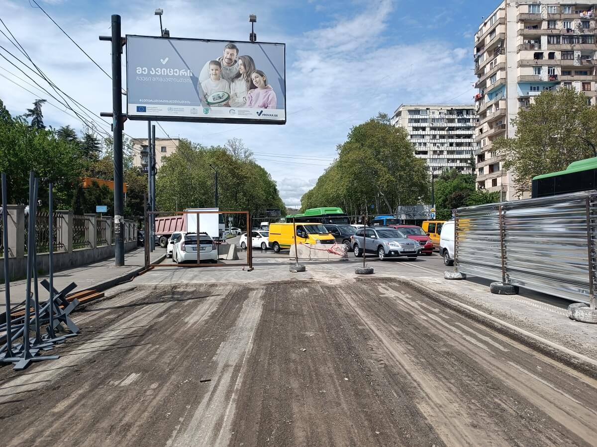 ფოტოფაქტი: წერეთლის გამზირის რეაბილიტაცია დაიწყო. დიდუბის ხიდზე ვითარება კრიტიკულია