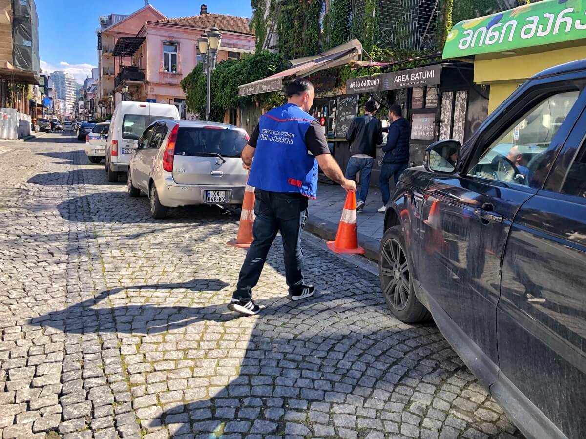 ბათუმში საპარკინგე ადგილების თვითნებური შეზღუდვის ფაქტებზე მონიტორინგი ხორციელდება