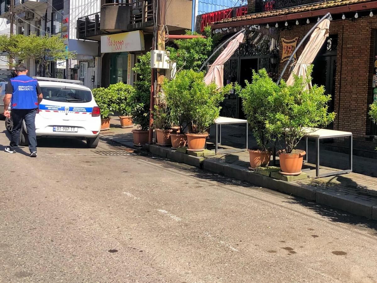 ბათუმში საპარკინგე ადგილების თვითნებური შეზღუდვის ფაქტებზე მონიტორინგი ხორციელდება