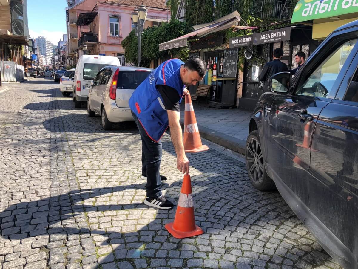 ბათუმში საპარკინგე ადგილების თვითნებური შეზღუდვის ფაქტებზე მონიტორინგი ხორციელდება