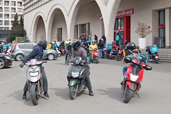 ვოლტის კურიერები  თბილისში უწყვეტ პროტესტს აანონსებენ. მათი აზრით, კომპანია მათ მოთხოვნებს არ ითვალისწინებს