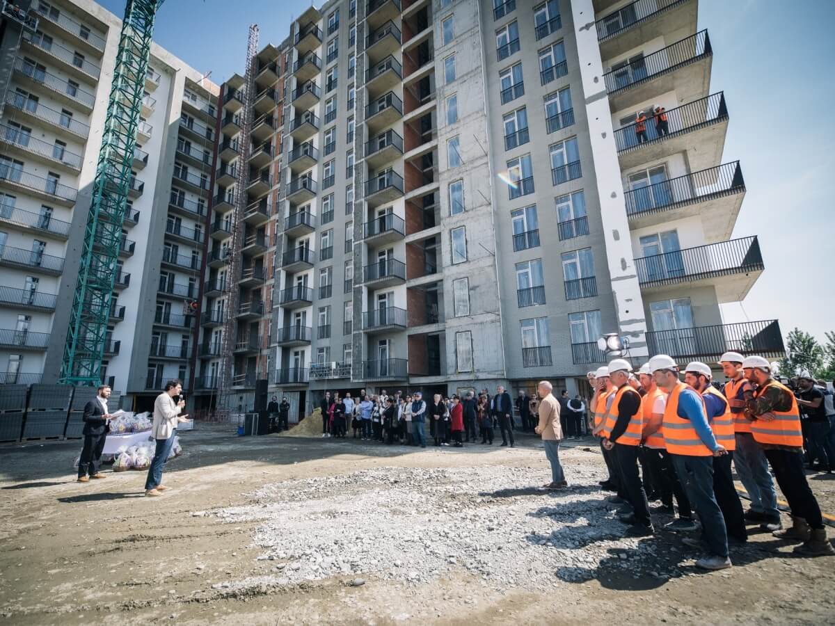 ბინები კოოპერატივით დაზარალებულთათვის-თბილისის მერიამ 104 ოჯახს ბინა გადასცა