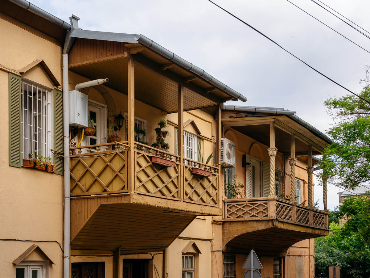 ტიფლისური აივნები