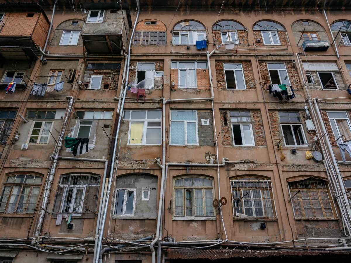 რეალური ფაქტები თუ რა პირობებში უწევთ ადამიანებს ცხოვრება