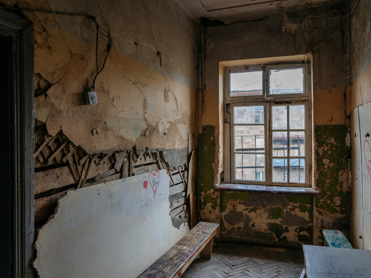 რეალური ფაქტები თუ რა პირობებში უწევთ ადამიანებს ცხოვრება