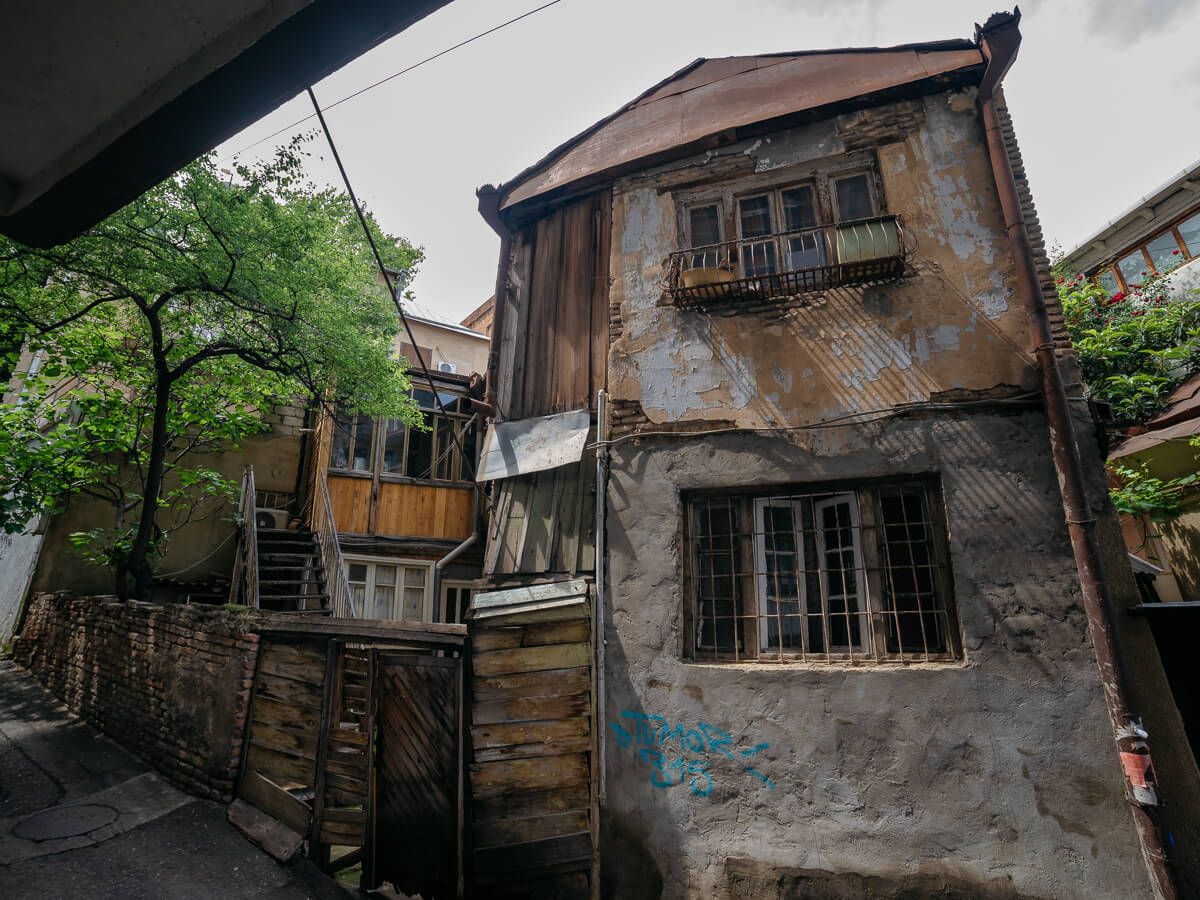 რეალური ფაქტები თუ რა პირობებში უწევთ ადამიანებს ცხოვრება