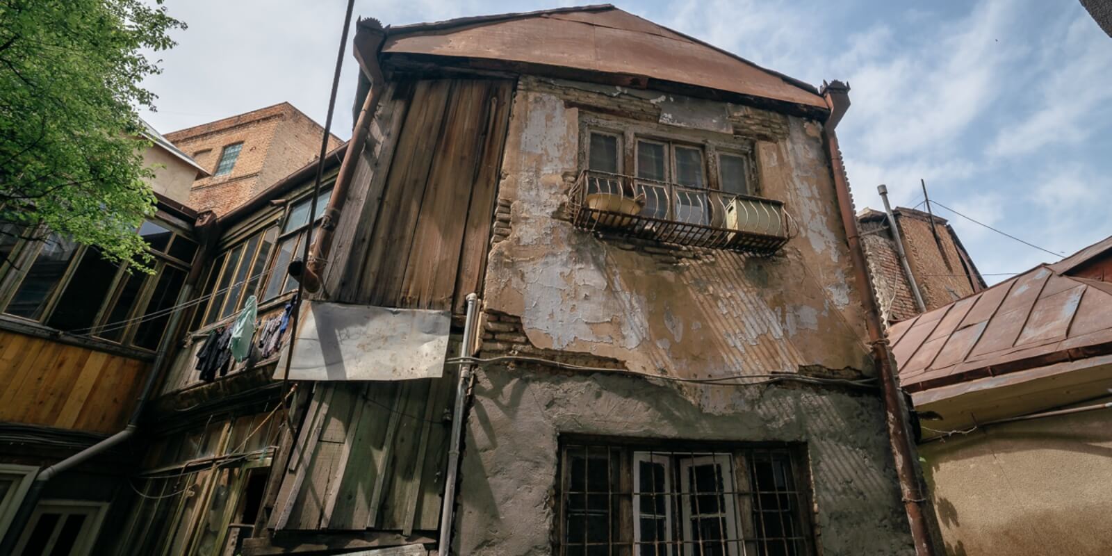 რეალური ფაქტები თუ რა პირობებში უწევთ ადამიანებს ცხოვრება