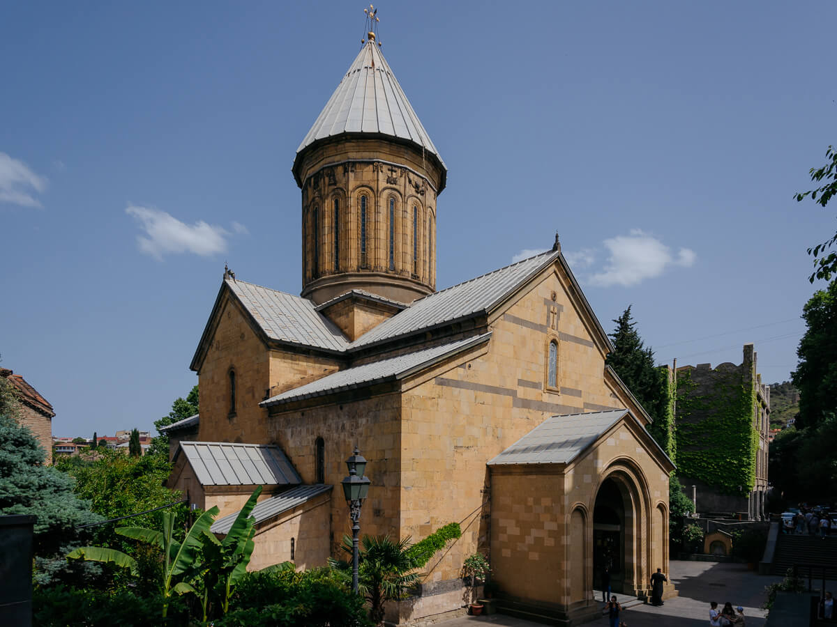 ერთი დღე კოტე აფხაზის ქუჩაზე