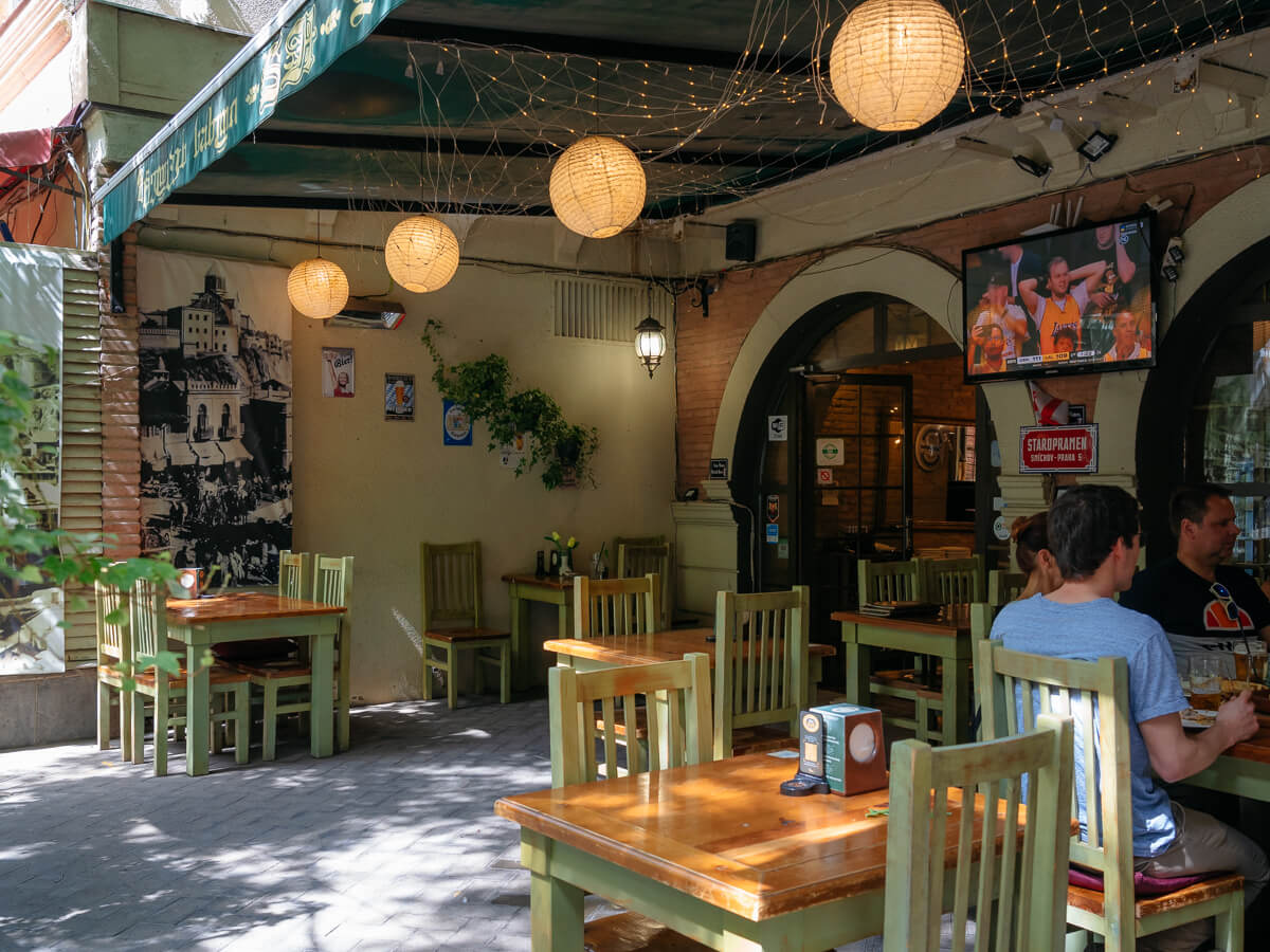 ერთი დღე კოტე აფხაზის ქუჩაზე