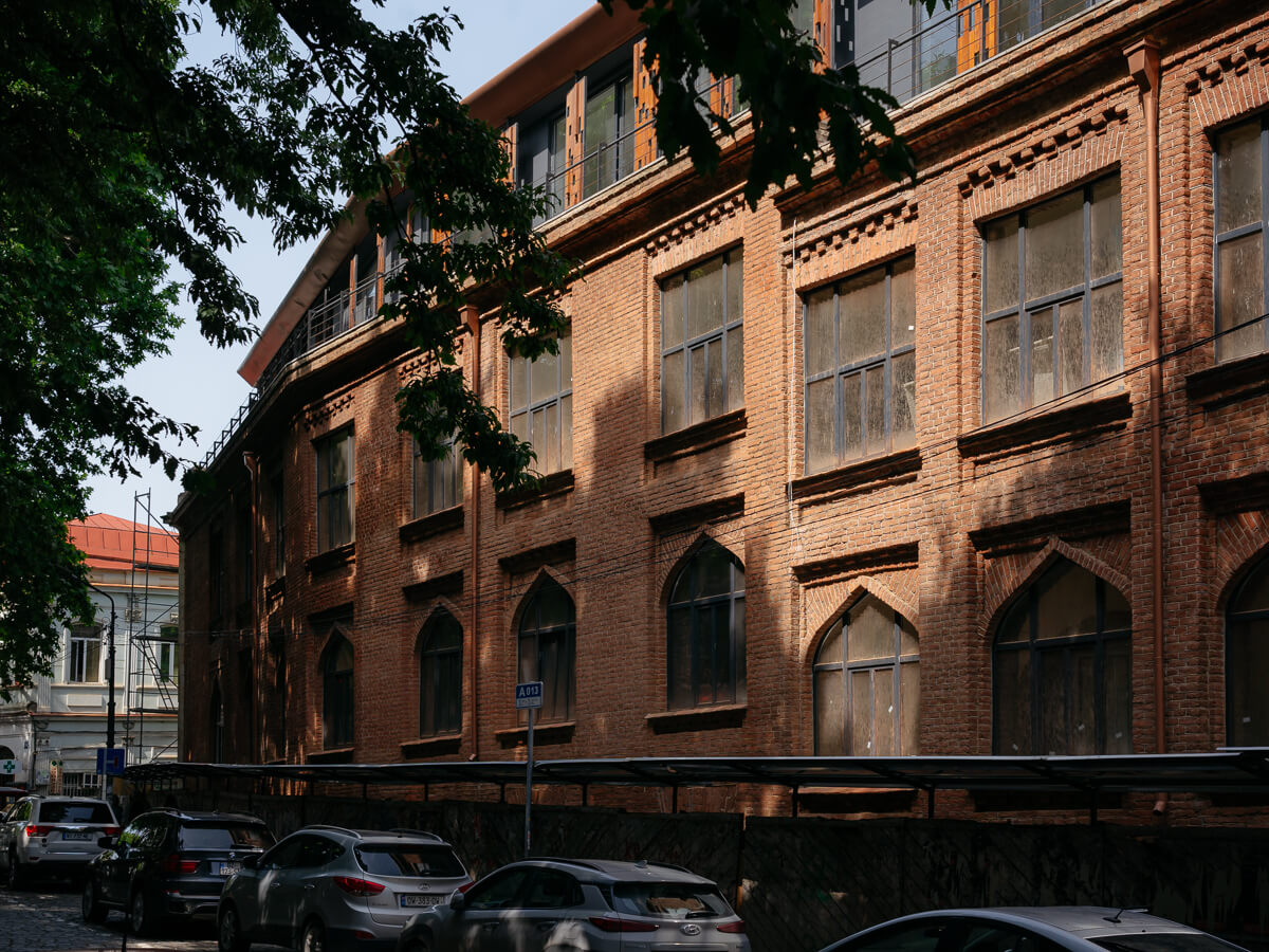 ერთი დღე კოტე აფხაზის ქუჩაზე