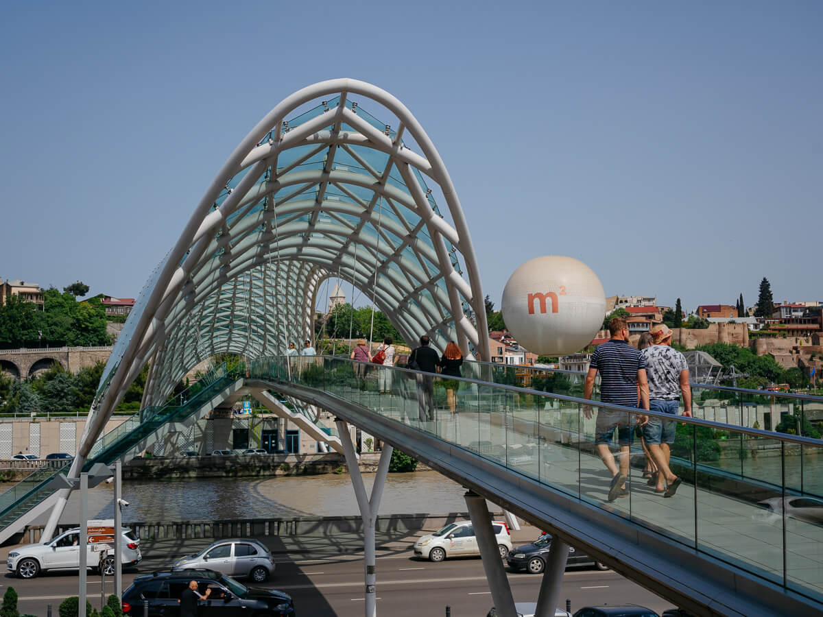 ერთი დღე კოტე აფხაზის ქუჩაზე