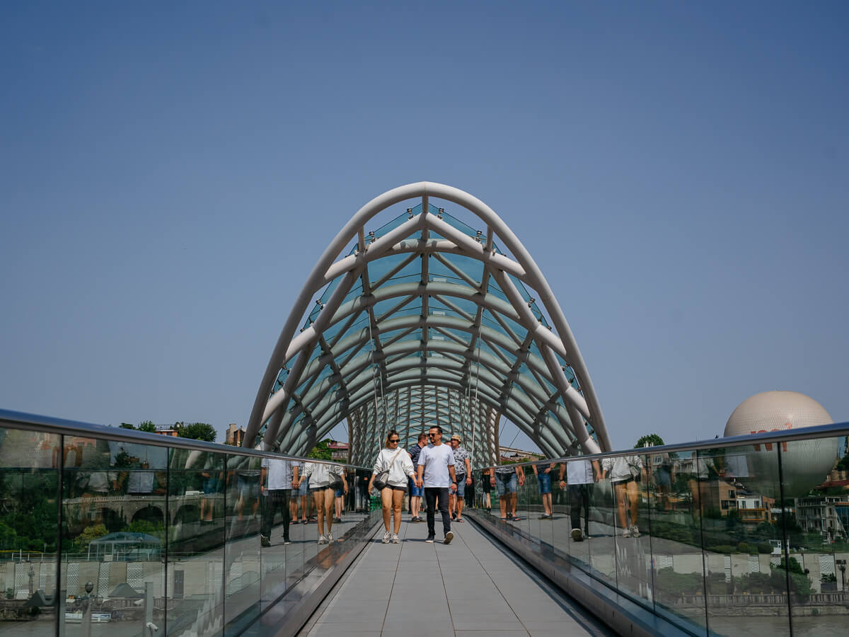 ერთი დღე კოტე აფხაზის ქუჩაზე