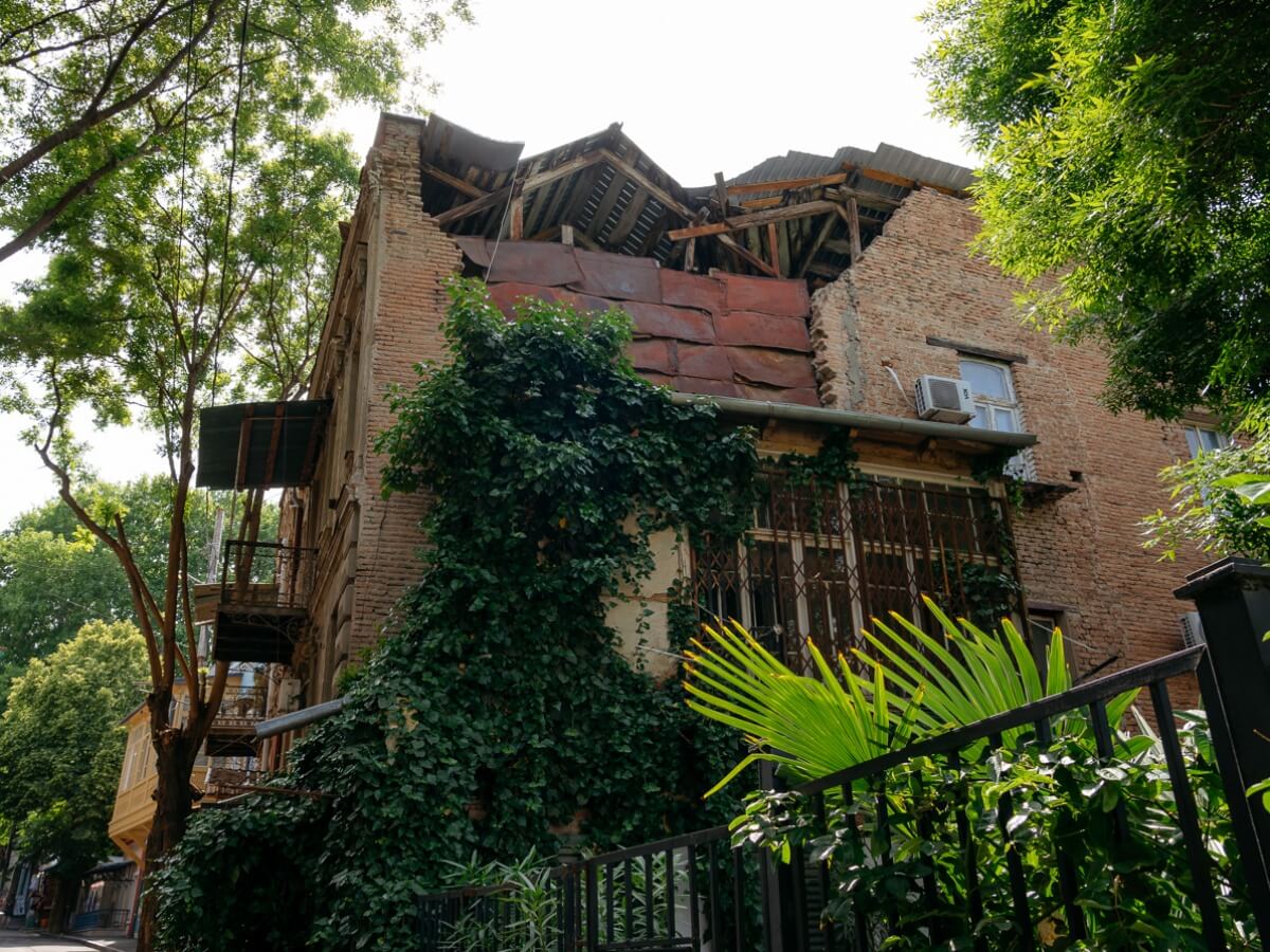 ერთი დღე კოტე აფხაზის ქუჩაზე