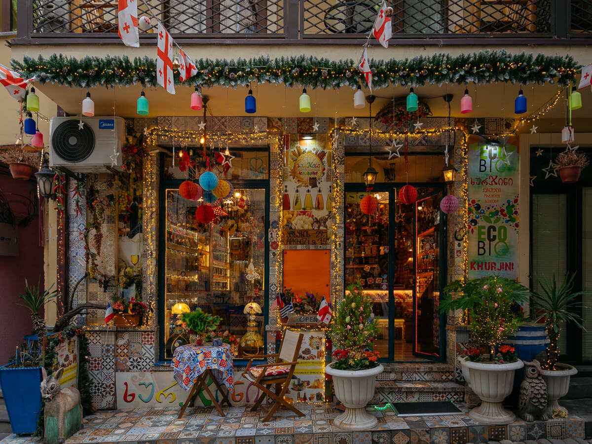 ერთი დღე კოტე აფხაზის ქუჩაზე