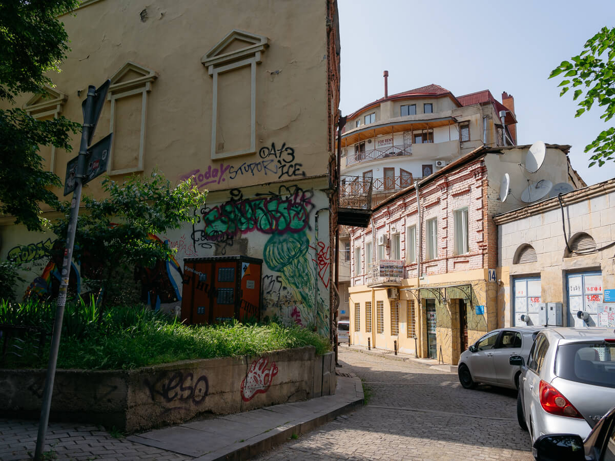 ერთი დღე კოტე აფხაზის ქუჩაზე