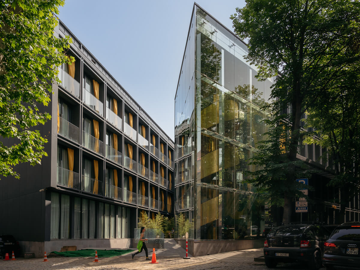 ერთი დღე კოტე აფხაზის ქუჩაზე