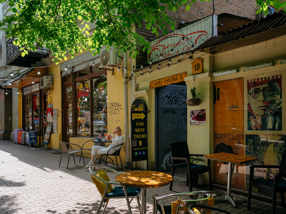 ერთი დღე კოტე აფხაზის ქუჩაზე