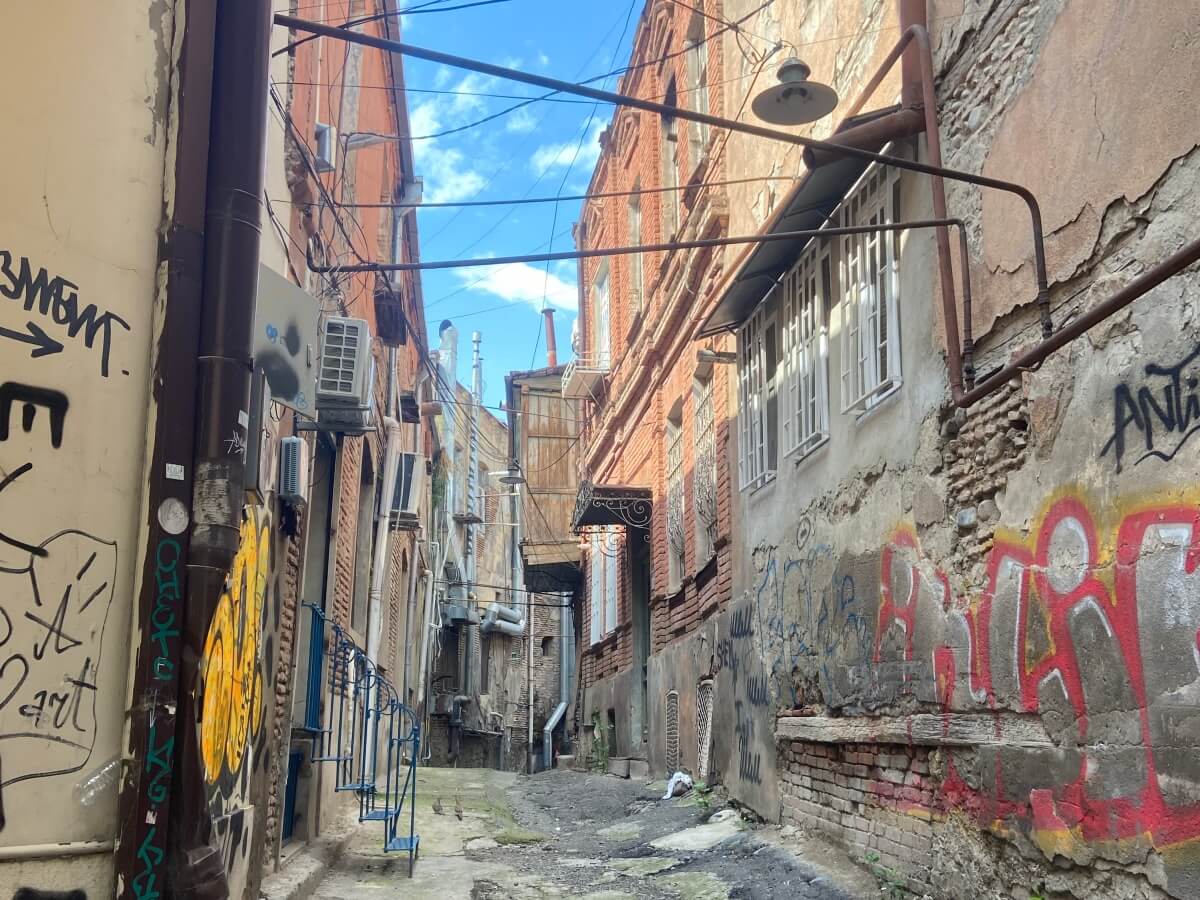 ერთი დღე კოტე აფხაზის ქუჩაზე