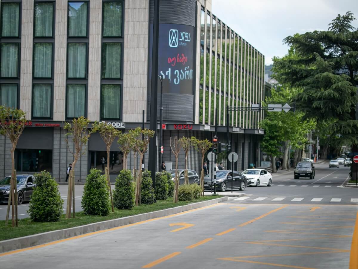 ფოტო, კადრები ჟვანიას მოედნიდან-ნახეთ როგორ გამოიყურება მოედანი რომლის რეკონსტრუქციაც დასრულდა