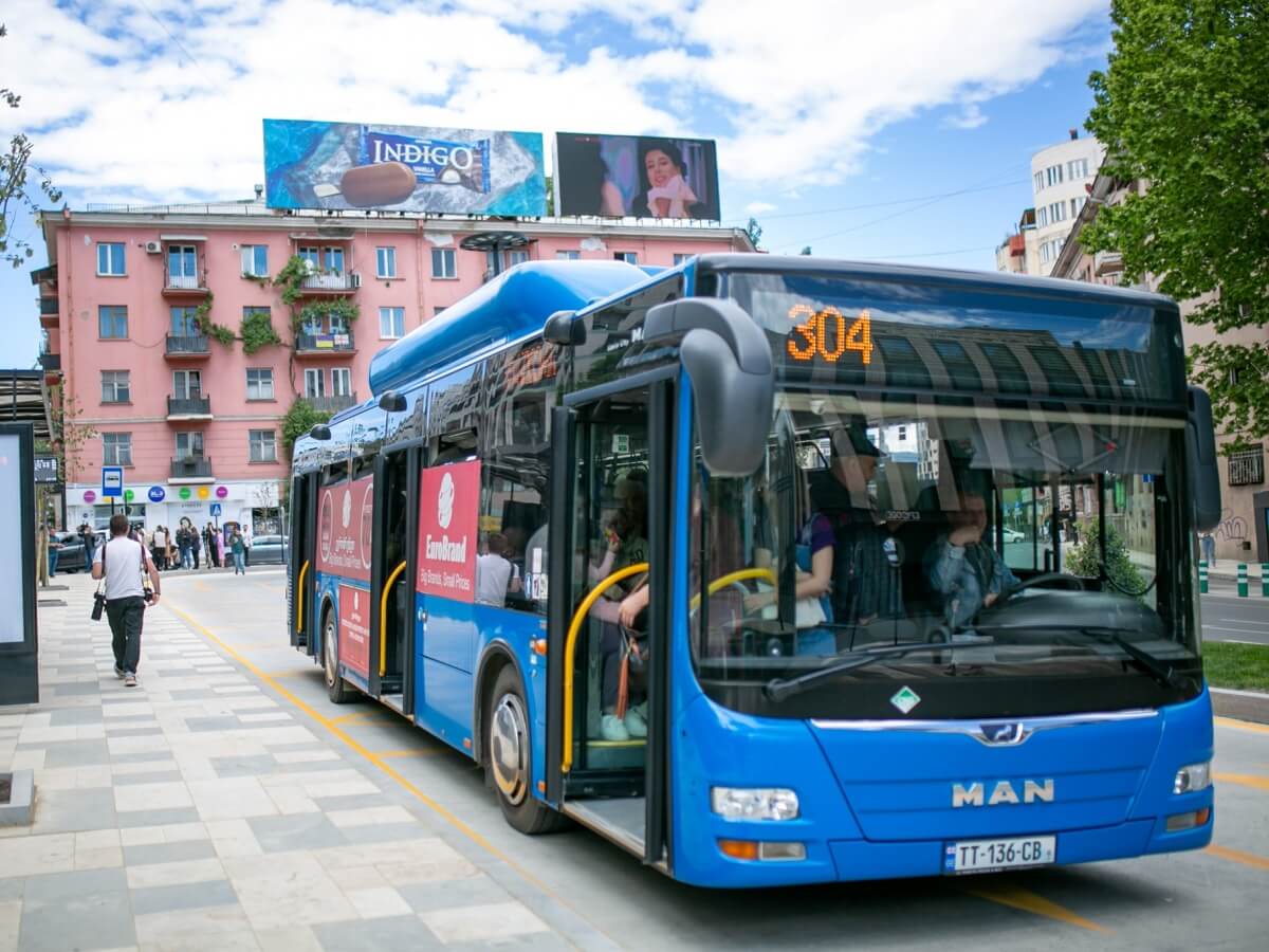 ფოტო, კადრები ჟვანიას მოედნიდან-ნახეთ როგორ გამოიყურება მოედანი რომლის რეკონსტრუქციაც დასრულდა