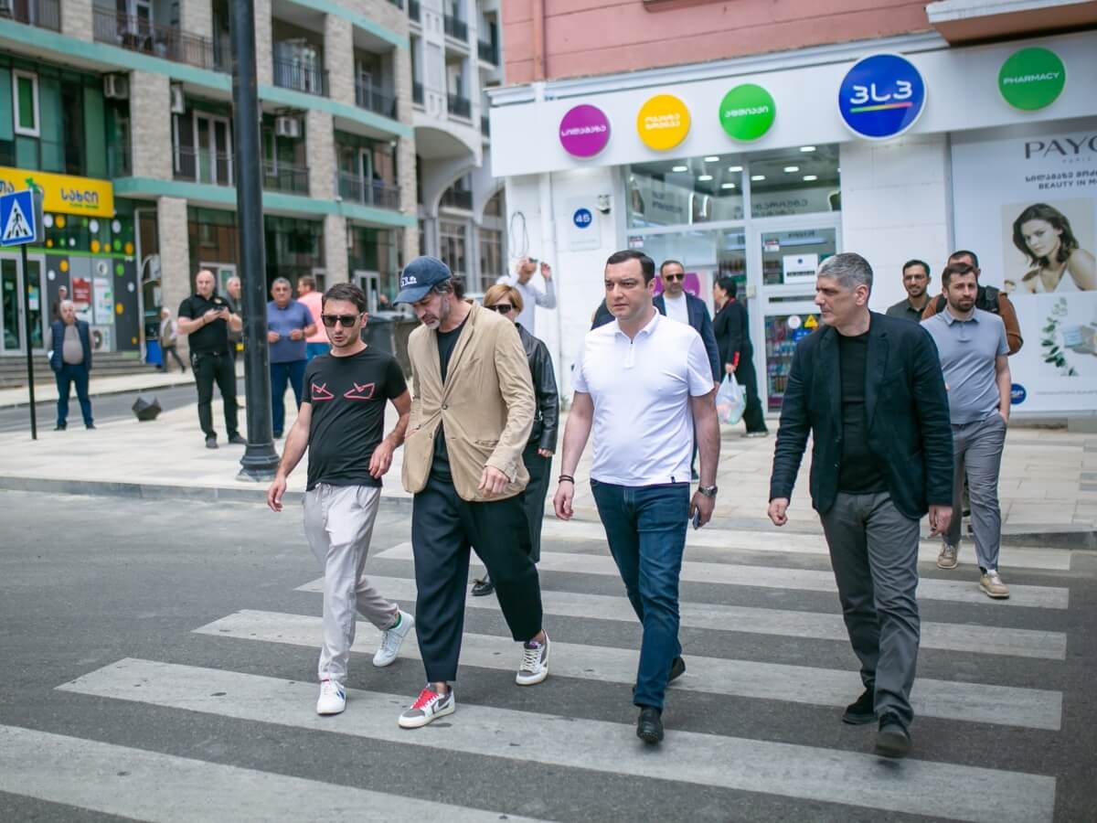 ფოტო, კადრები ჟვანიას მოედნიდან-ნახეთ როგორ გამოიყურება მოედანი რომლის რეკონსტრუქციაც დასრულდა