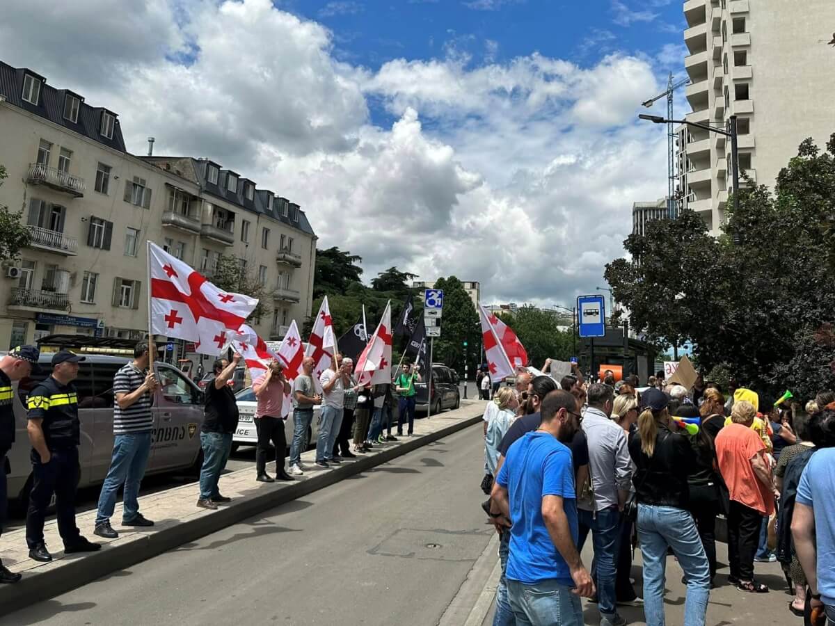 დედაქალაქის 6 უბანი ახალი მშენებლობების წინააღმდეგ-მერიასთან აქცია გაიმართა