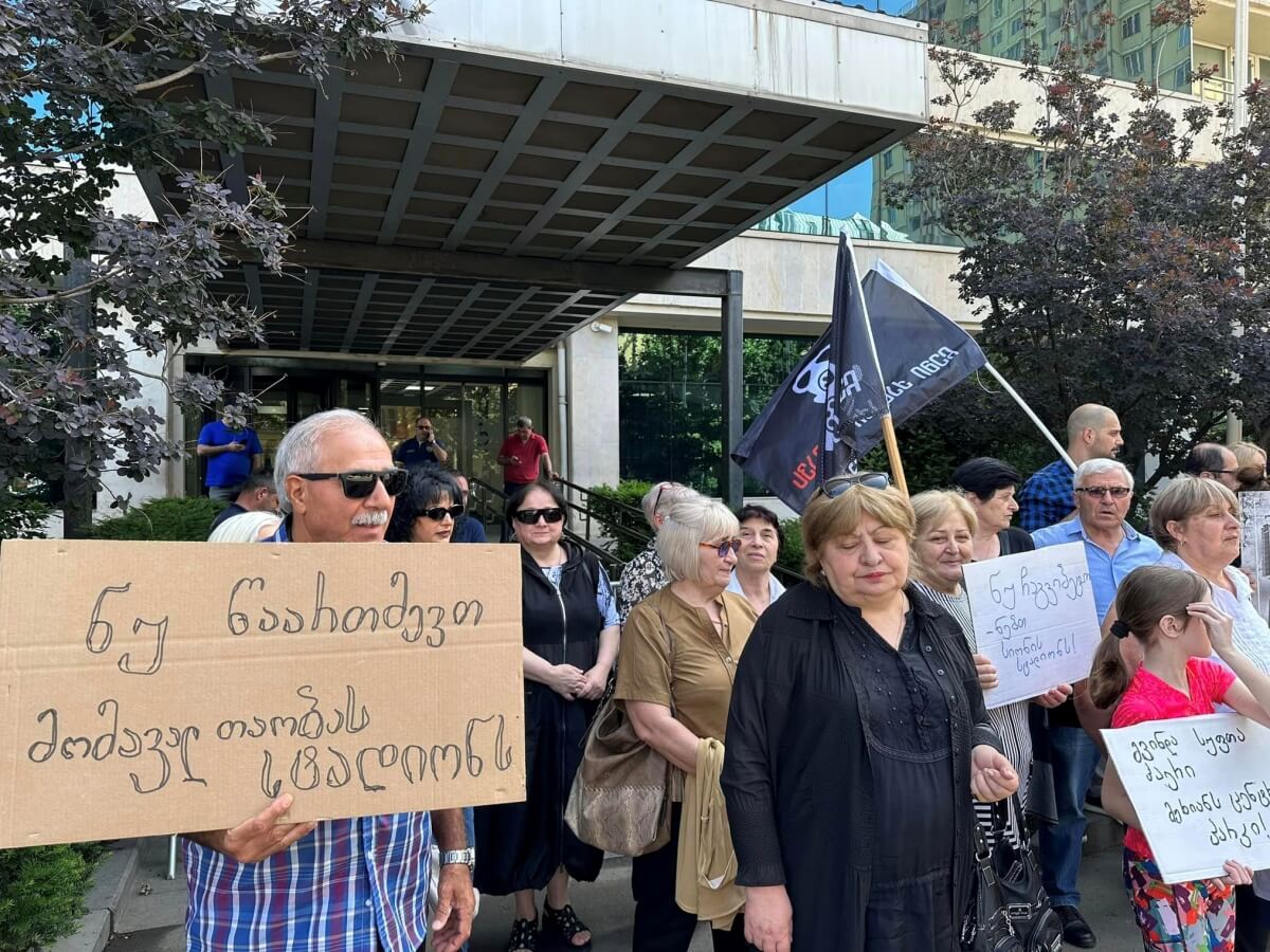 გობრონიძის ქუჩის მაცხოვრებლები, თბილისის მერიის წინააღმდეგ-აშენდება თუ არა სტადიონის ტერიტორიაზე კორპუსები?