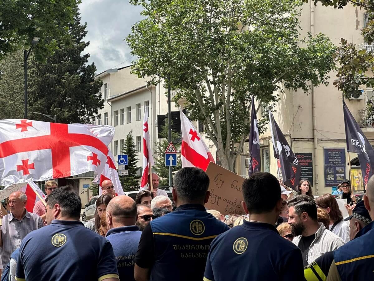 დედაქალაქის 6 უბანი ახალი მშენებლობების წინააღმდეგ-მერიასთან აქცია გაიმართა