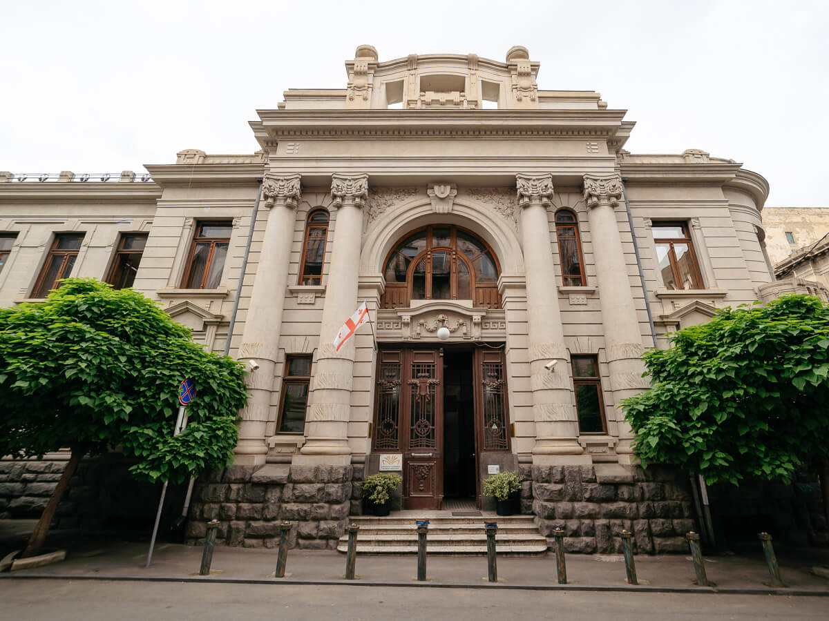 ი. მაჩაბლის სახელობის სამკითხველო დარბაზი უახლოს მომავალში პირველ მკითხველს დაელოდება