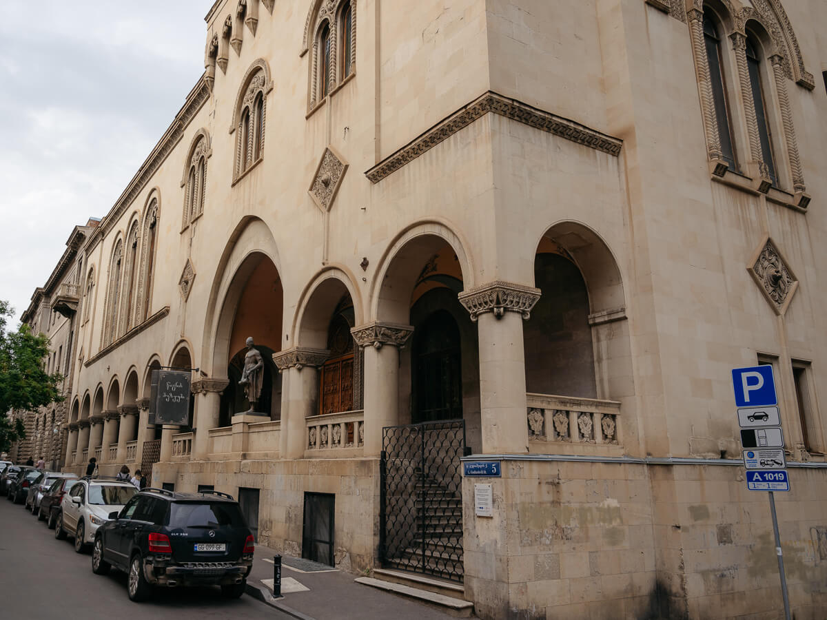 ი. მაჩაბლის სახელობის სამკითხველო დარბაზი უახლოს მომავალში პირველ მკითხველს დაელოდება