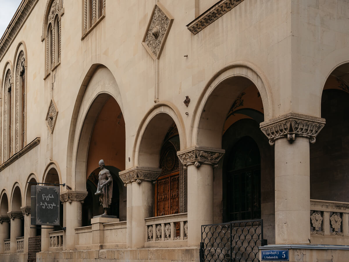 ი. მაჩაბლის სახელობის სამკითხველო დარბაზი უახლოს მომავალში პირველ მკითხველს დაელოდება