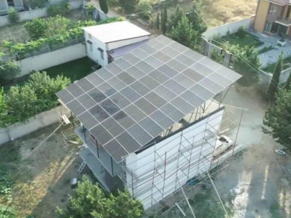თბილისში, მზის ენერგიაზე მომუშავე პირველი სახლი აშენდა