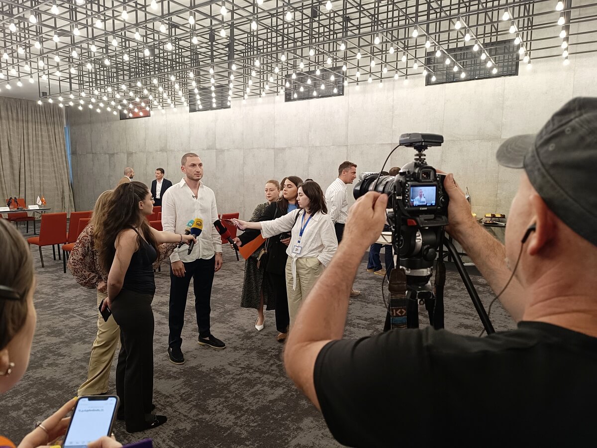 “საკენი” – მრავალფუნქციური კომპლექსი, რომელიც ვაჟა-ფშაველას გამზირზე სასტუმრო “აფხაზეთის” ნაცვლად აშენდება