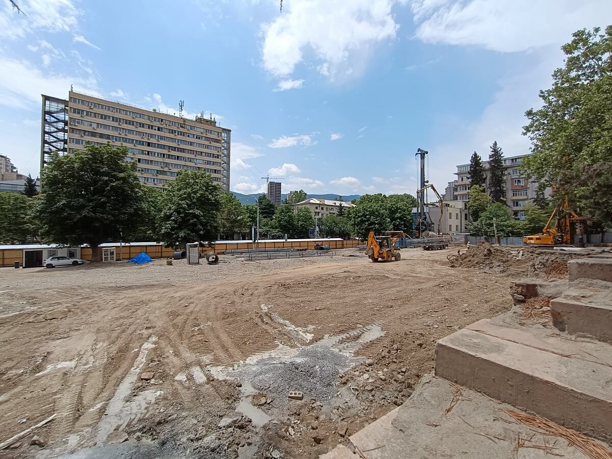 “საკენი” – მრავალფუნქციური კომპლექსი, რომელიც ვაჟა-ფშაველას გამზირზე სასტუმრო “აფხაზეთის” ნაცვლად აშენდება