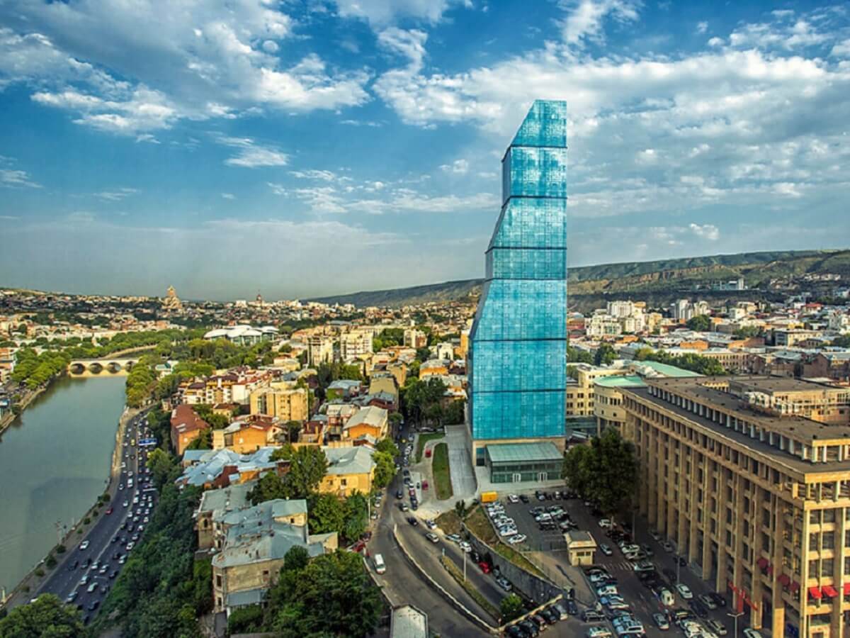 რა რაოდენობის სამშენებლო ნებართვა გაიცა თბილისში 2023 წელს?