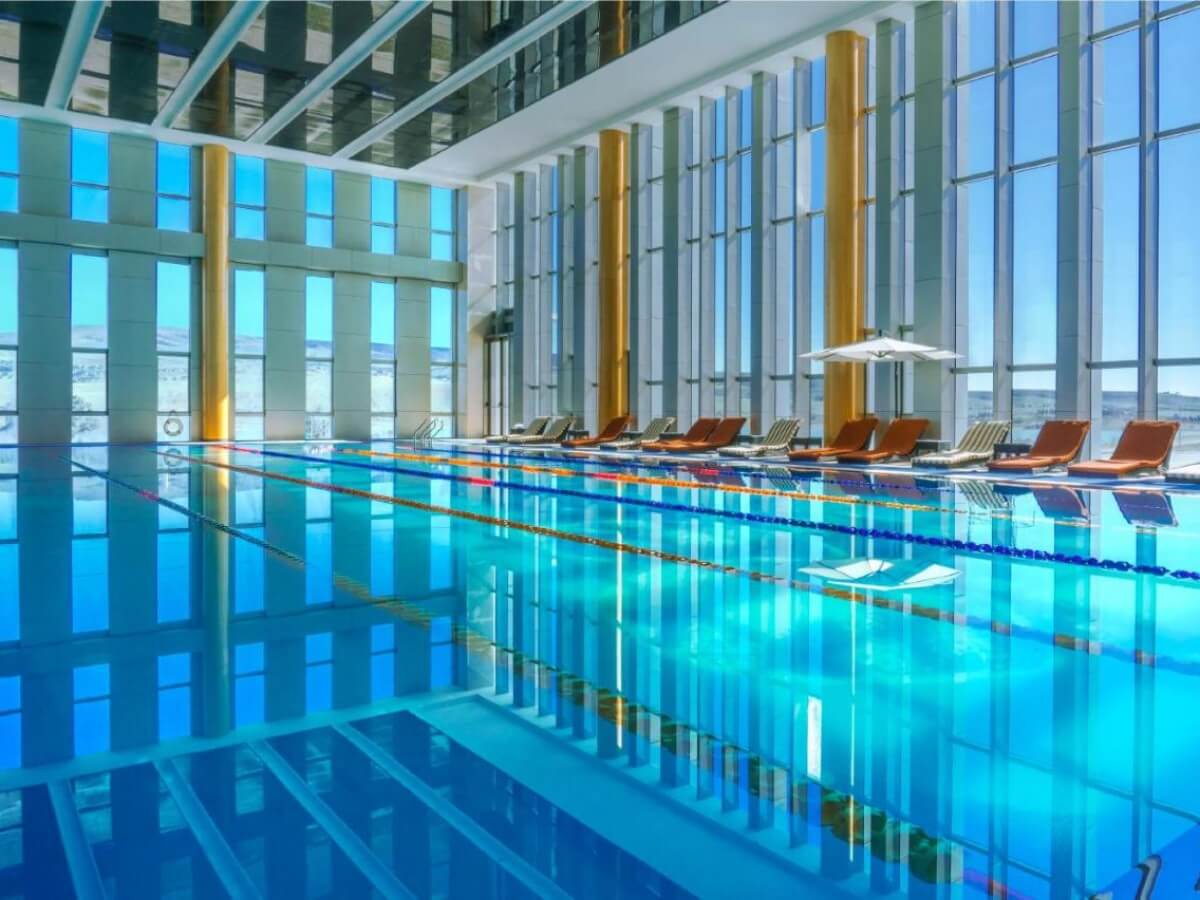 რა ჯდება ერთი დღით განთავსება თბილისის ბრენდულ სასტუმროებში – ტოპ 8 ხუთვარსკვლავიანი სასტუმრო დედაქალქში