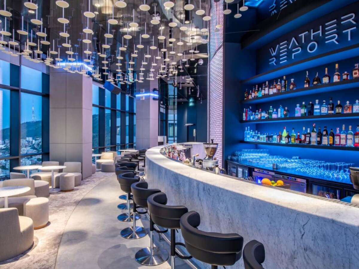 რა ჯდება ერთი დღით განთავსება თბილისის ბრენდულ სასტუმროებში – ტოპ 8 ხუთვარსკვლავიანი სასტუმრო დედაქალქში