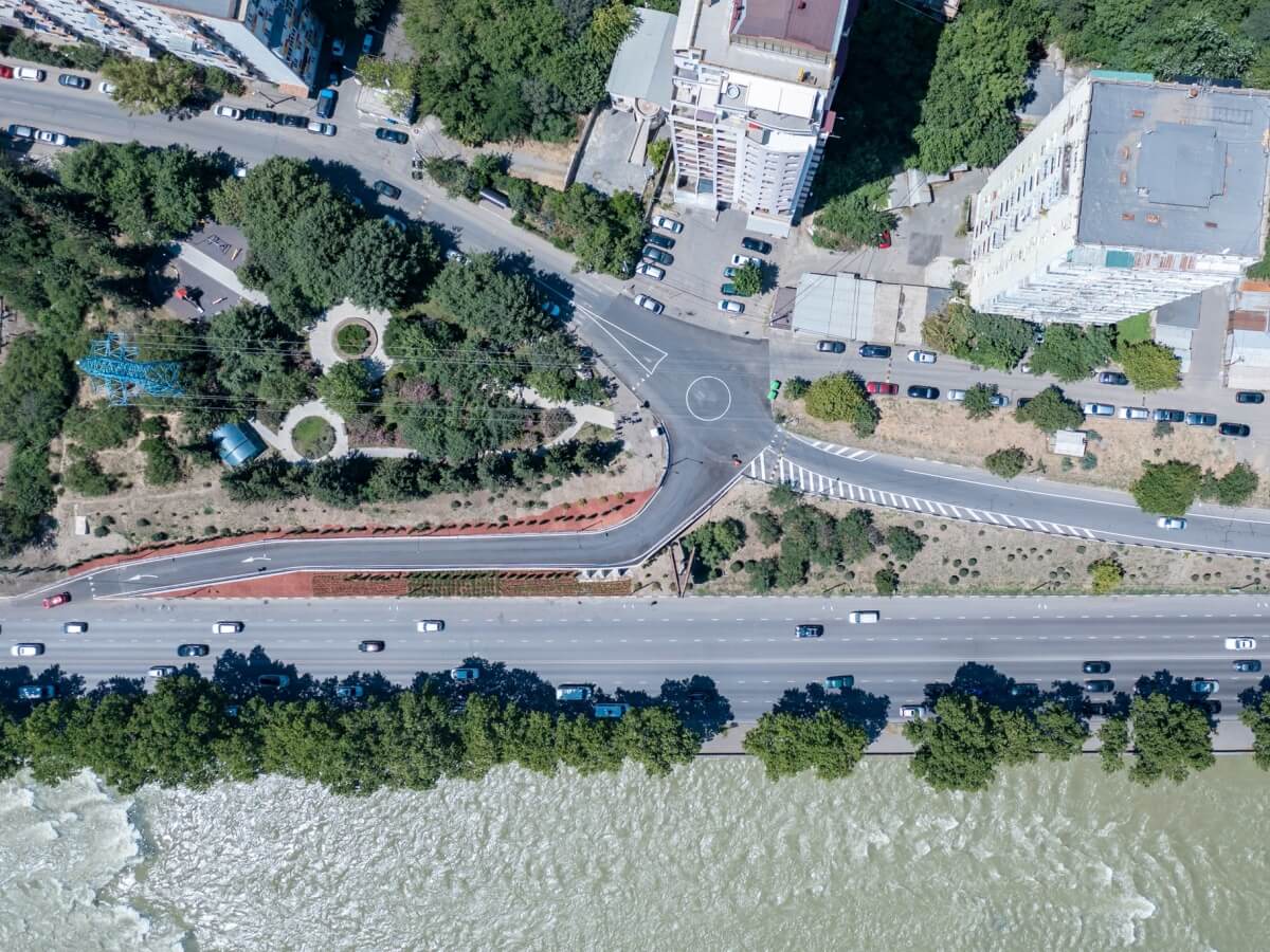 დედაქალაქის მერმა, კახა კალაძემ ლევან გოთუას ქუჩისა და მტკვრის მარჯვენა სანაპიროს დამაკავშირებელი ახალი საავტომობილო გზა დაათვალიერა