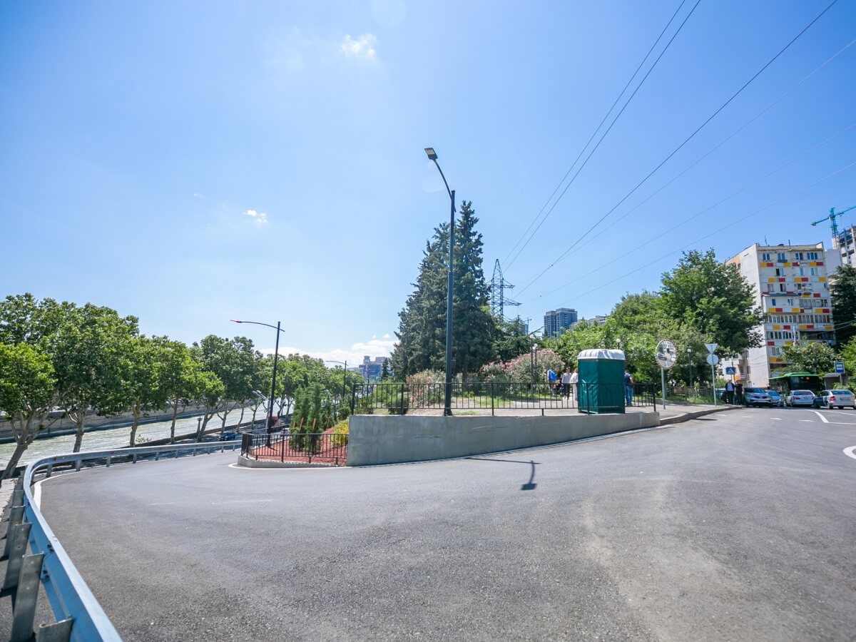 დედაქალაქის მერმა, კახა კალაძემ ლევან გოთუას ქუჩისა და მტკვრის მარჯვენა სანაპიროს დამაკავშირებელი ახალი საავტომობილო გზა დაათვალიერა