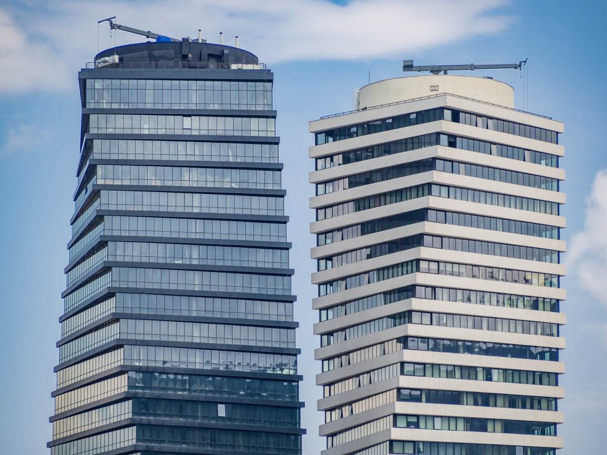 რა ჯდება ერთი დღით განთავსება თბილისის ბრენდულ სასტუმროებში – ტოპ 8 ხუთვარსკვლავიანი სასტუმრო დედაქალქში