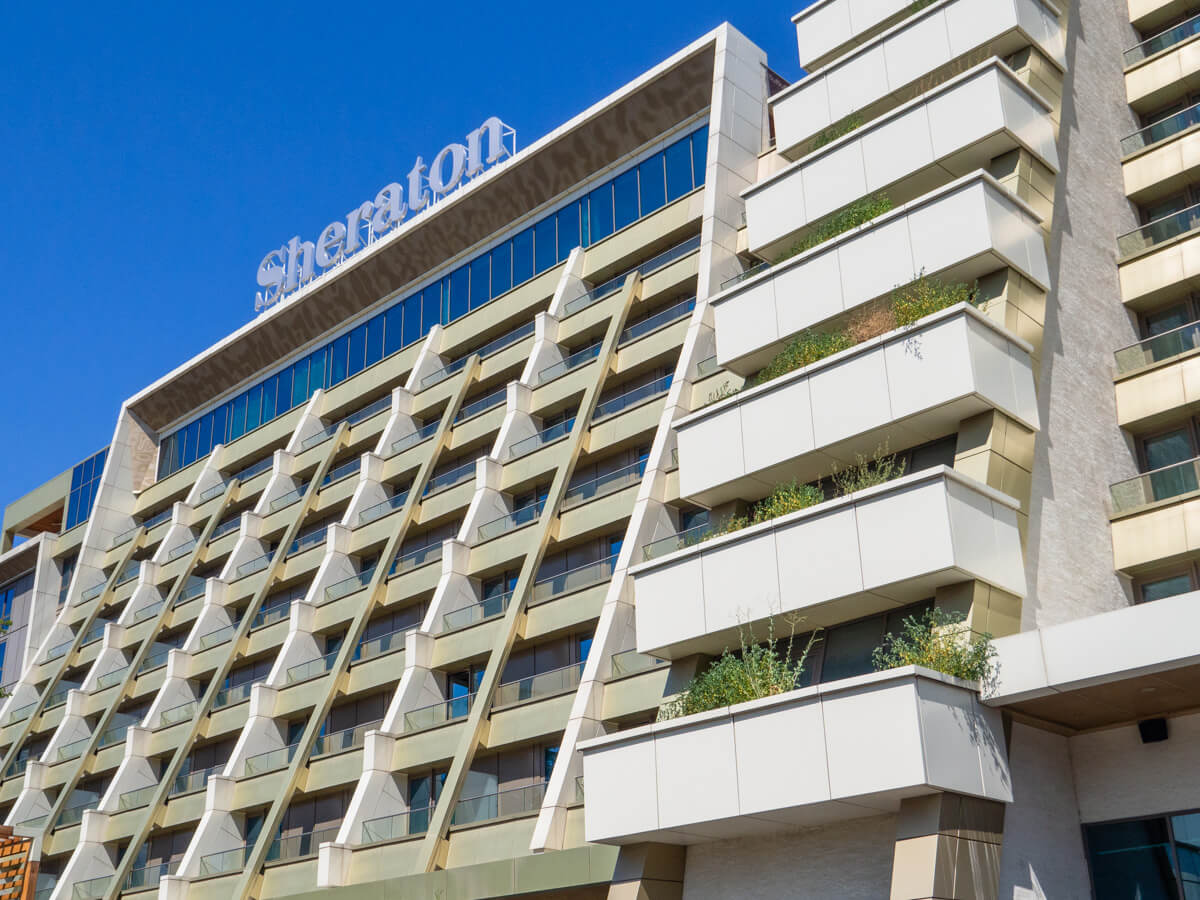 რა ჯდება ერთი დღით განთავსება თბილისის ბრენდულ სასტუმროებში – ტოპ 8 ხუთვარსკვლავიანი სასტუმრო დედაქალქში