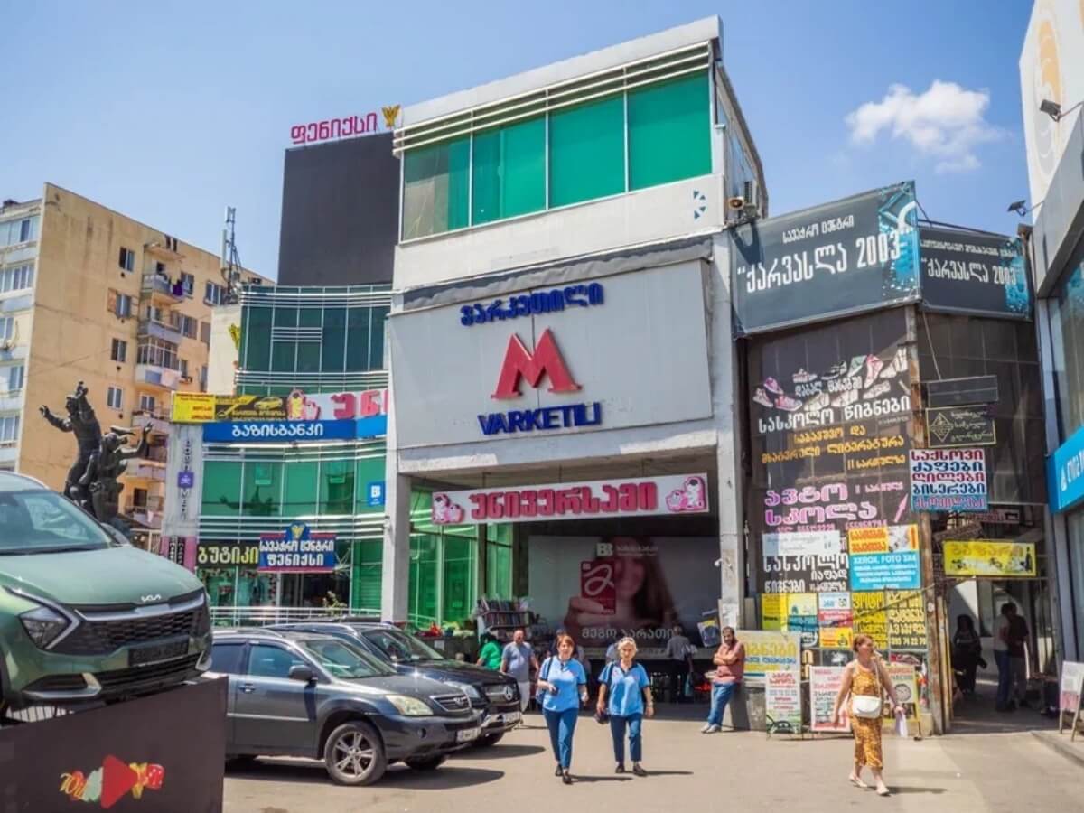 kalaki.ge-ის ფოტოკოლაჟი “მეტრო ვარკეთილიდან”, როგორ გამოიყურება დედაქალაქის ერთ-ერთი ყველაზე ხალხმრავალი სატრანსპორტო კვანძი