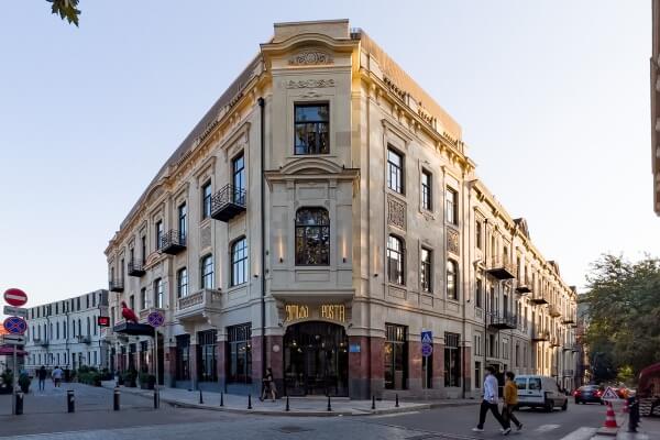 100 წლოვანი ფოსტის შენობა და ახალი სივრცე – Radisson RED Tbilisi