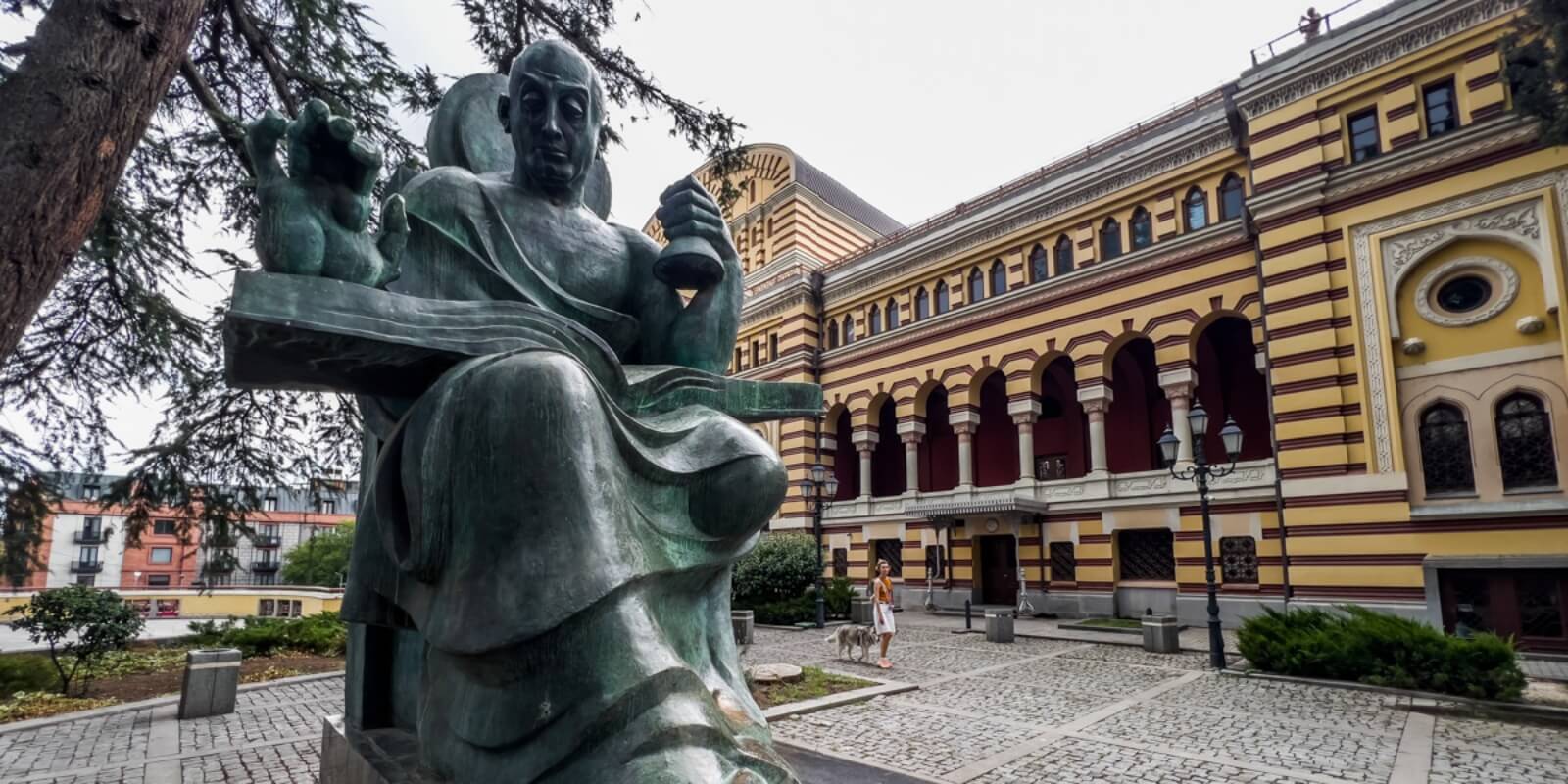 ორი უძველესი შენობა თბილისის კულტურული ცხოვრების სათავეში