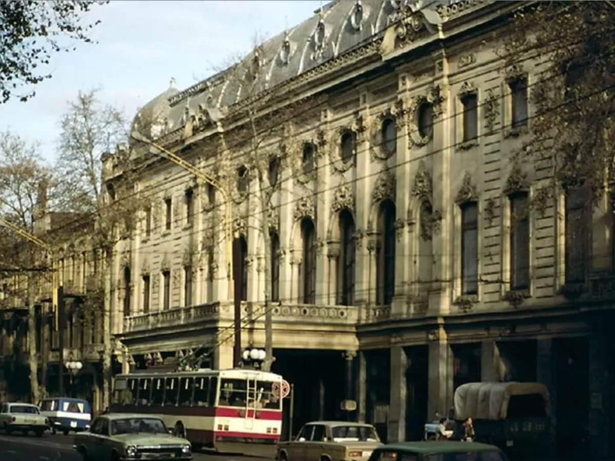 ორი უძველესი შენობა თბილისის კულტურული ცხოვრების სათავეში