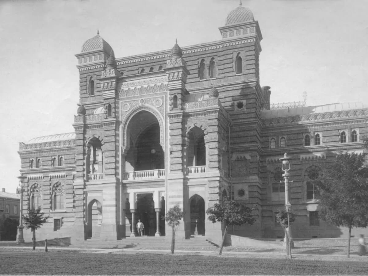 ორი უძველესი შენობა თბილისის კულტურული ცხოვრების სათავეში